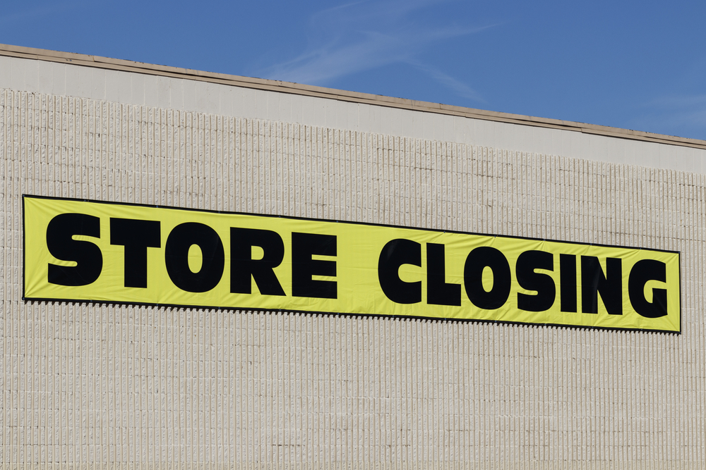 Closing. Закрытие магазина. The Store is closed. Стоковое изображение ликвидирован. Закрыто картинка.